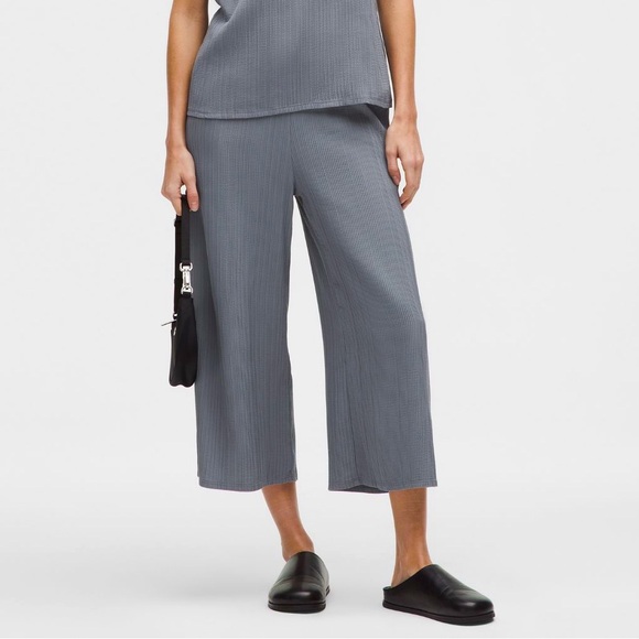 LULULEMON Pleated Stretch High Rise Wide Leg Cropped Pant in Solar Grey - Picture 1 of 10